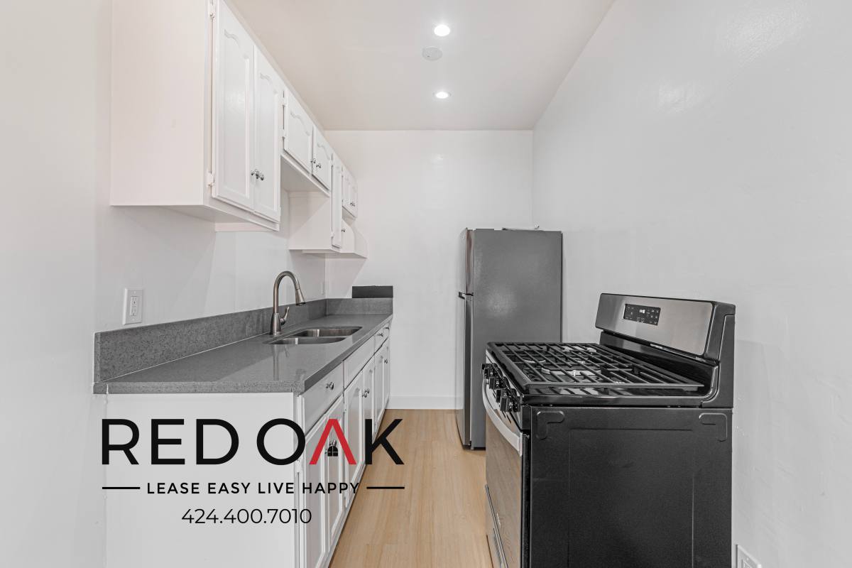 Apartment for rent at 1405 S Berendo #206, Los Angeles, CA 90006