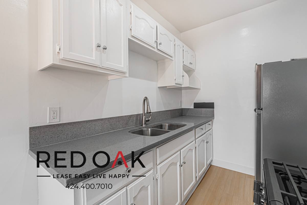 Apartment for rent at 1405 S Berendo #206, Los Angeles, CA 90006