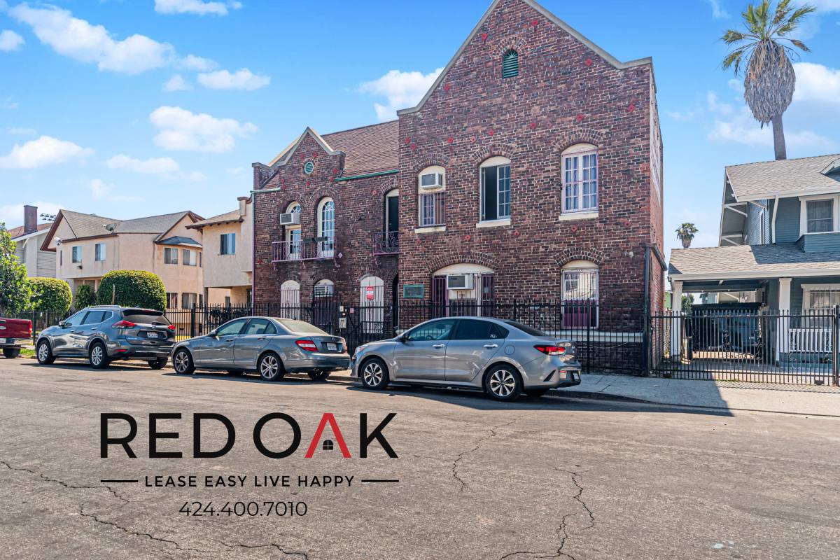 Apartment for rent at 1405 S Berendo #206, Los Angeles, CA 90006