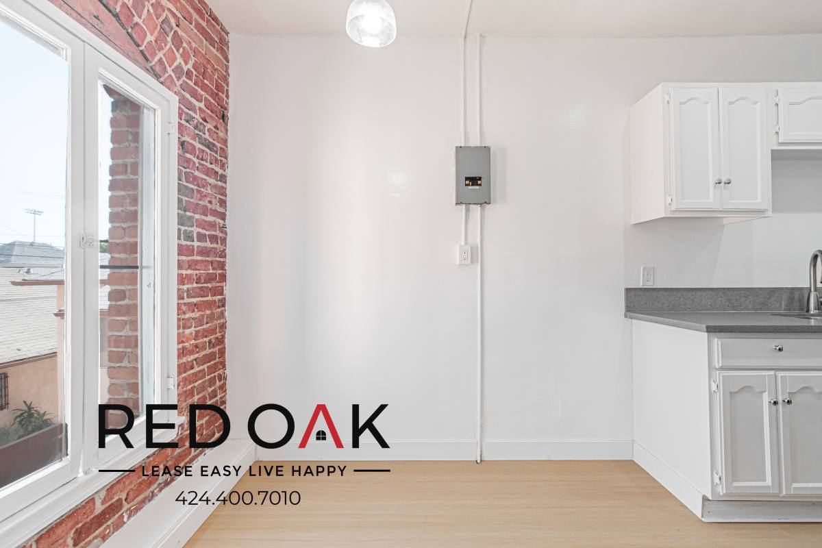 Apartment for rent at 1405 S Berendo #206, Los Angeles, CA 90006
