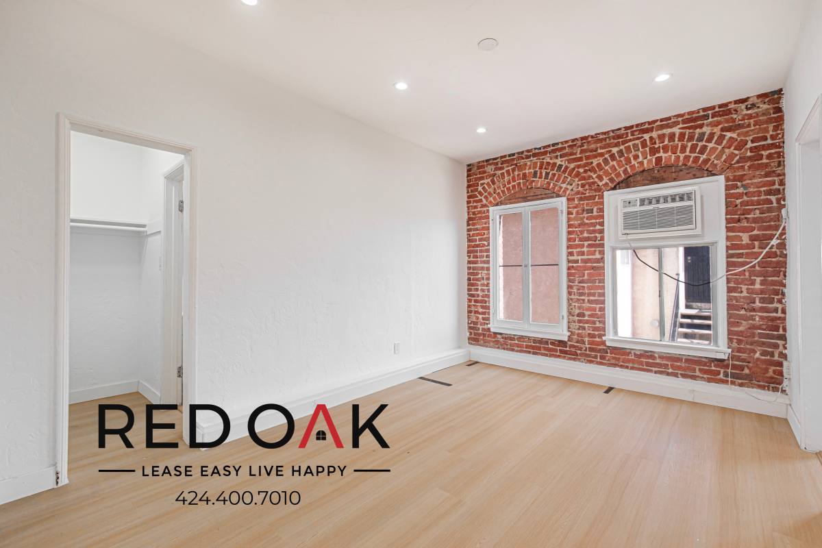 Apartment for rent at 1405 S Berendo #206, Los Angeles, CA 90006