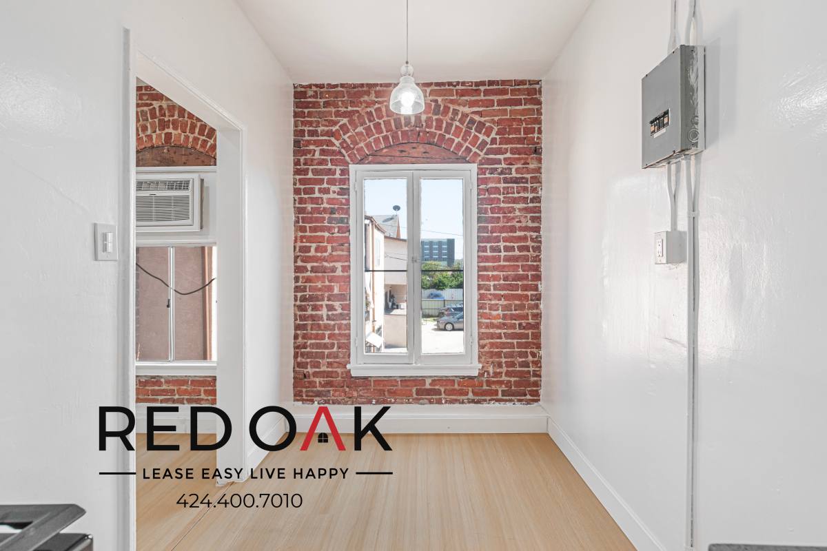 Apartment for rent at 1405 S Berendo #206, Los Angeles, CA 90006