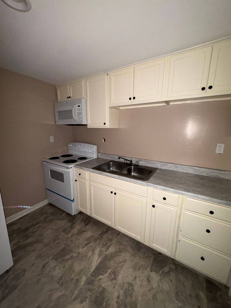 Apartment for rent at 1129 N Three Notch St, Troy, AL 36081