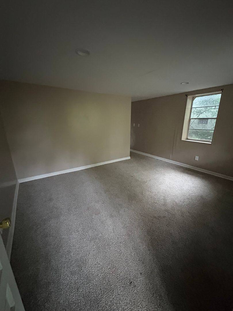 Apartment for rent at 1129 N Three Notch St, Troy, AL 36081