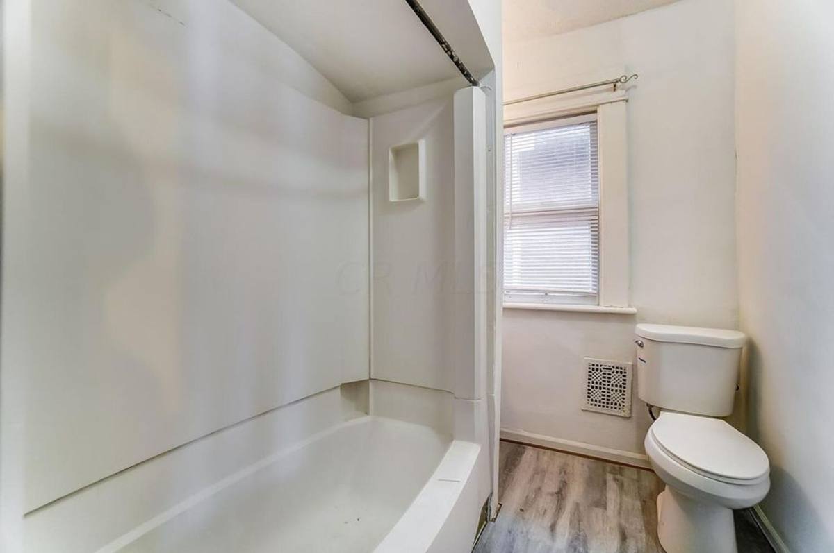 Apartment for rent at 888-890 Studer Ave, Columbus, OH 43206