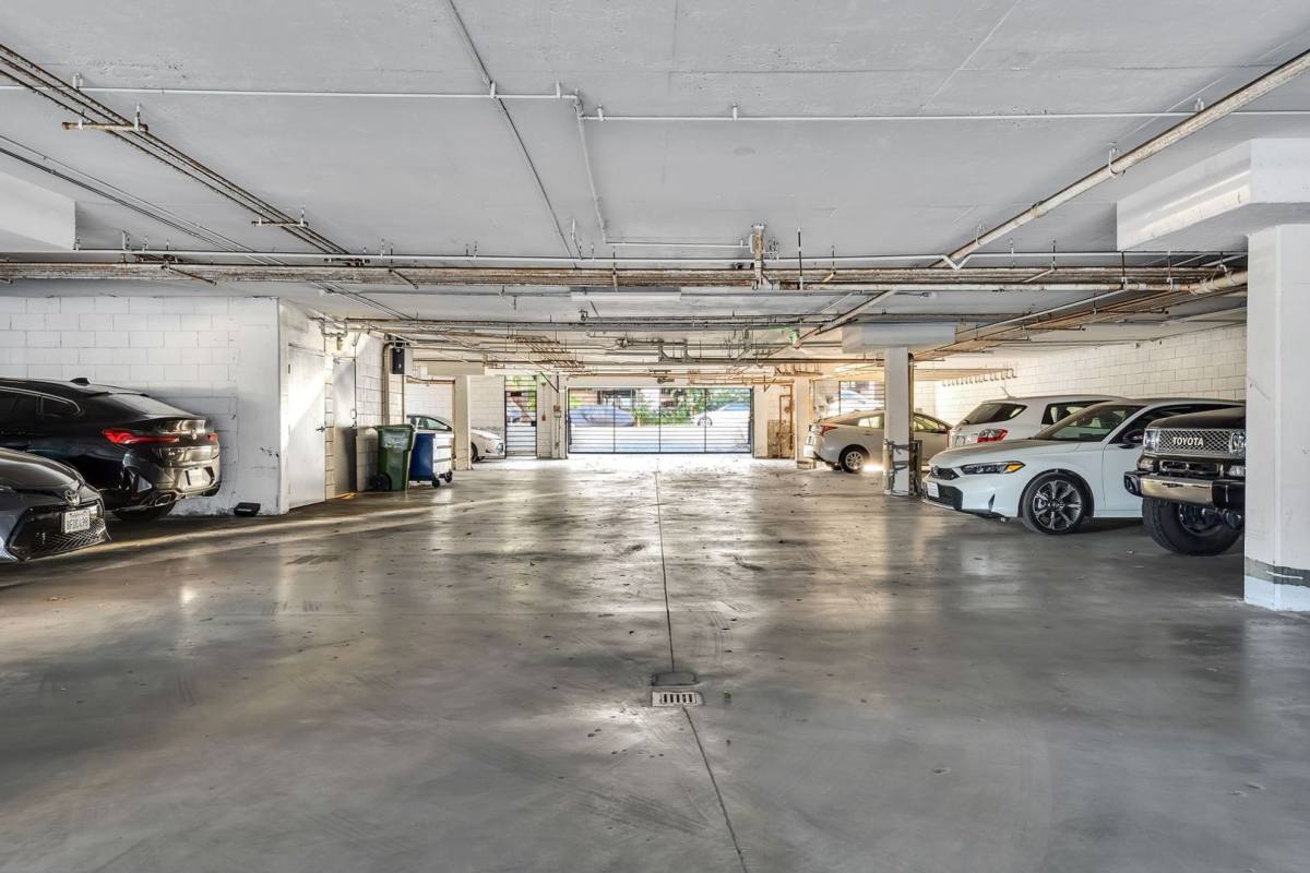 Apartment for rent at 2050 S Bentley Ave, Los Angeles, CA 90025