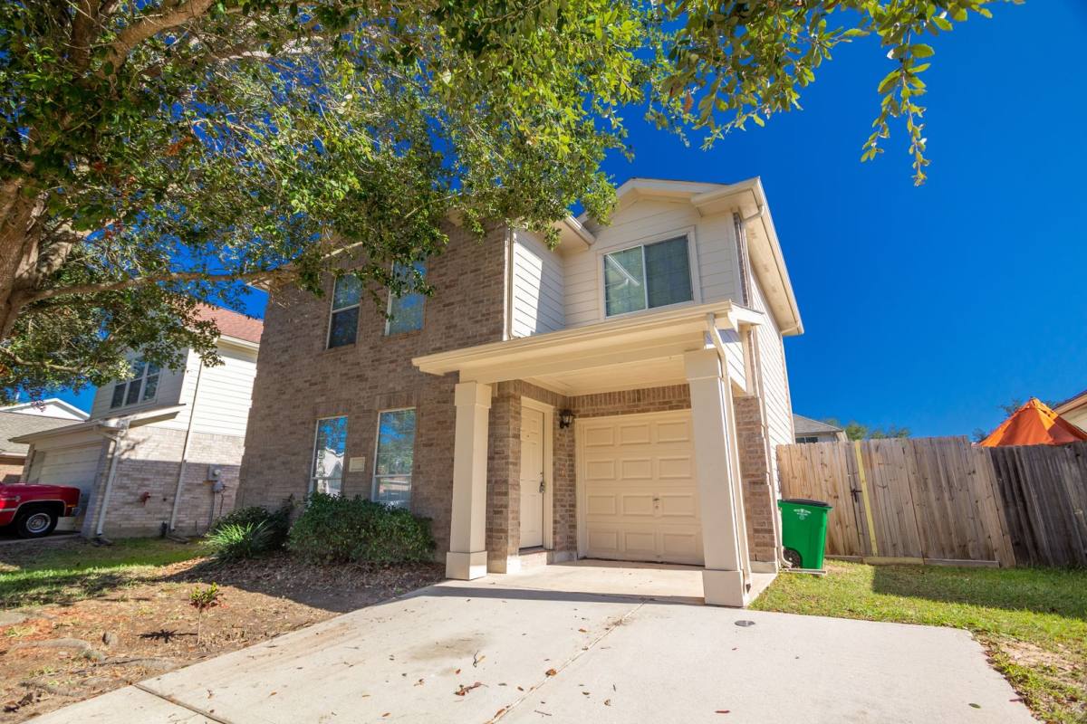 House for rent at 19714 Shores Edge Dr, Tomball, TX 77375