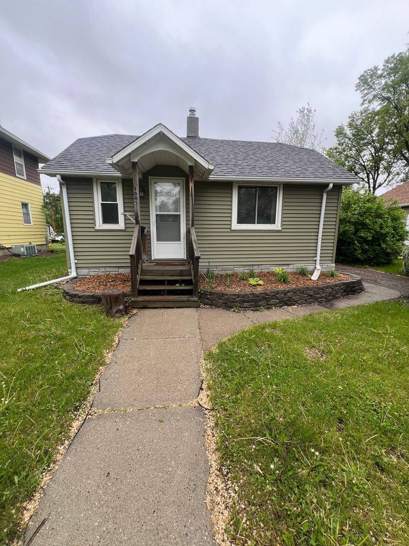 House for rent at 1005 N State St, Aberdeen, SD 57401
