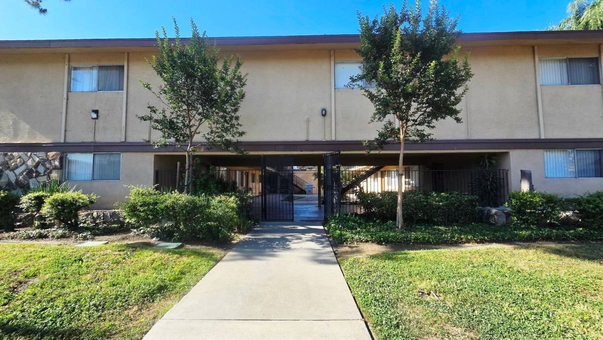 Apartment for rent at 4613 Canoga St, Montclair, CA 91763