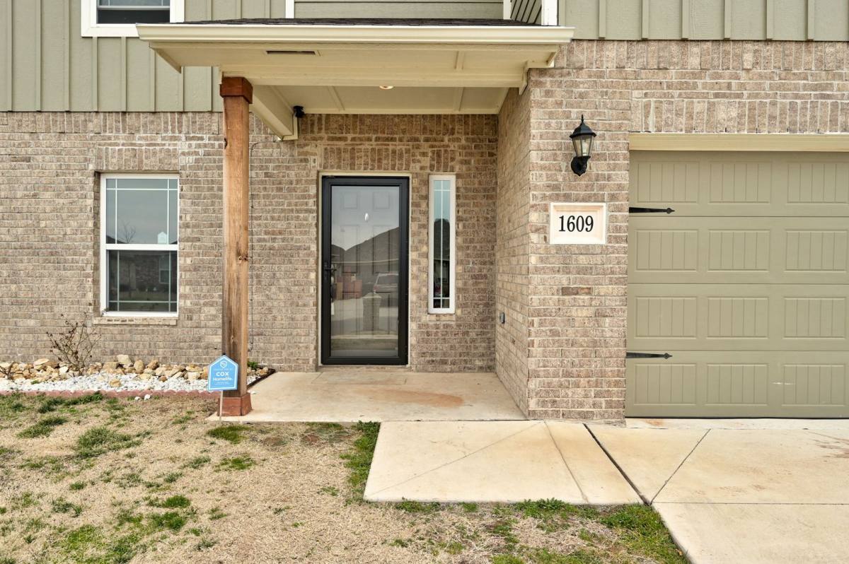 House for rent at 1609 Maroon Dr, El Reno, OK 73036