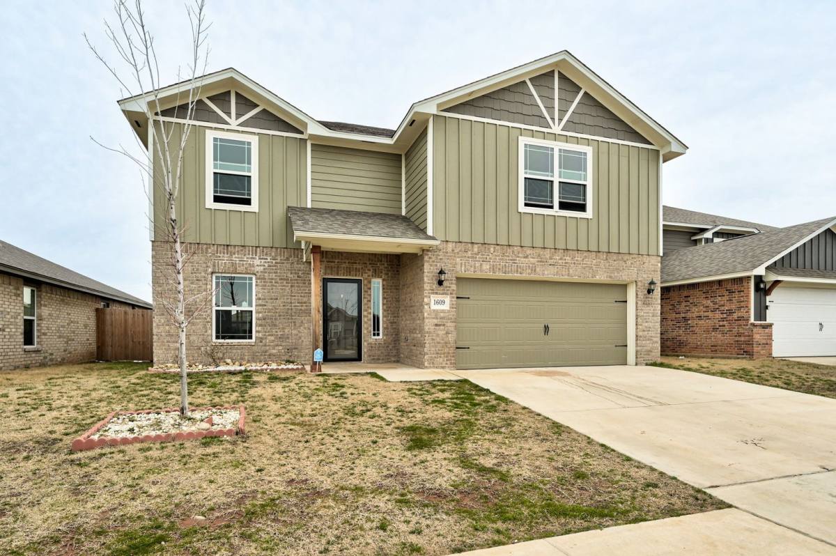 House for rent at 1609 Maroon Dr, El Reno, OK 73036