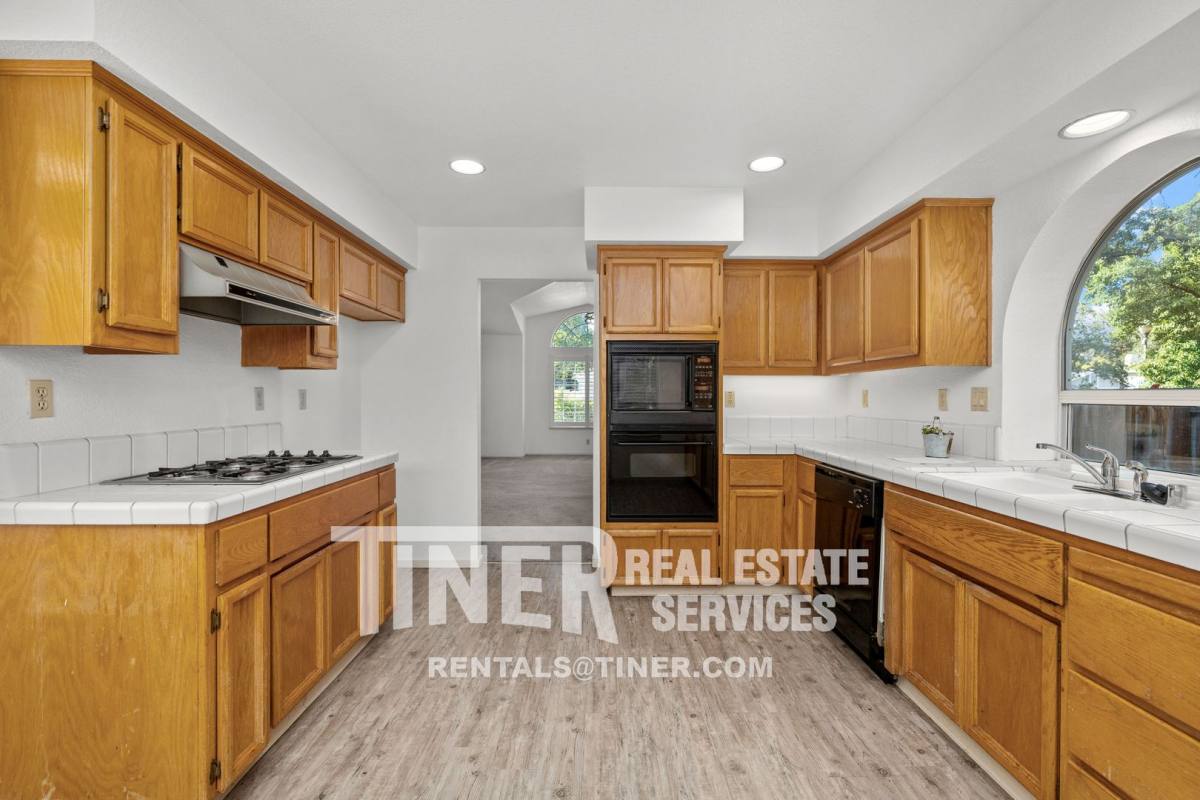 House for rent at 180 Briggs Ranch Dr, Folsom, CA 95630