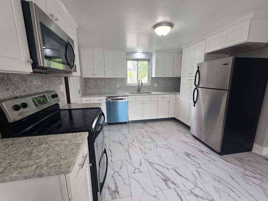 House for rent at 37 W McKinley Ave, Zeeland, MI 49464