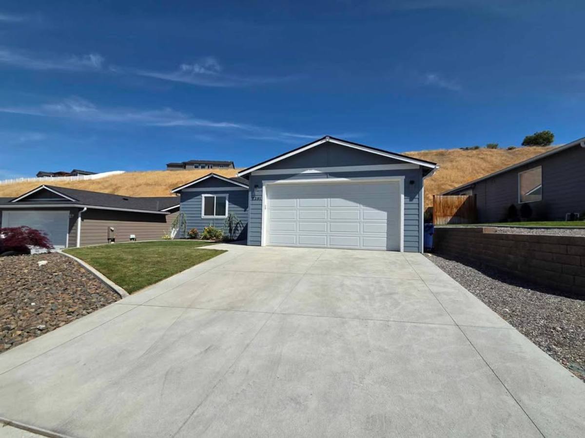 House for rent at 2391 SE Sage Brooke Rd, East Wenatchee, WA 98802