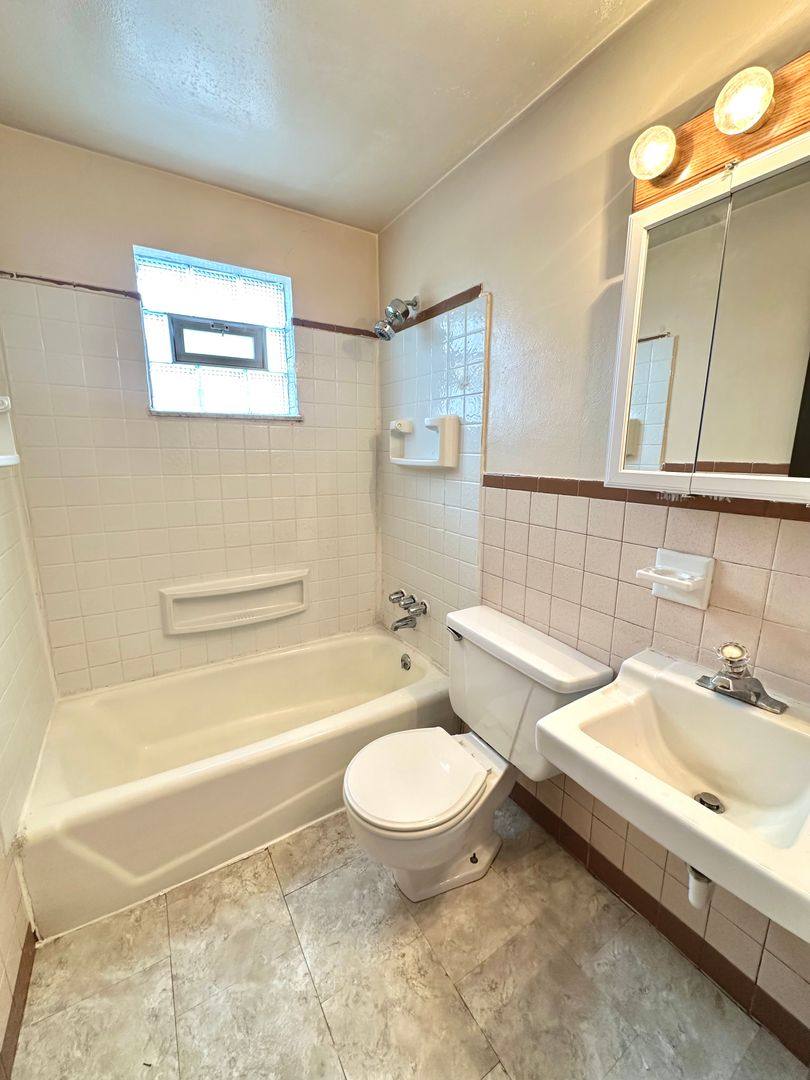 Townhouse for rent at 402 Brierly Lane, West Mifflin, PA 15122