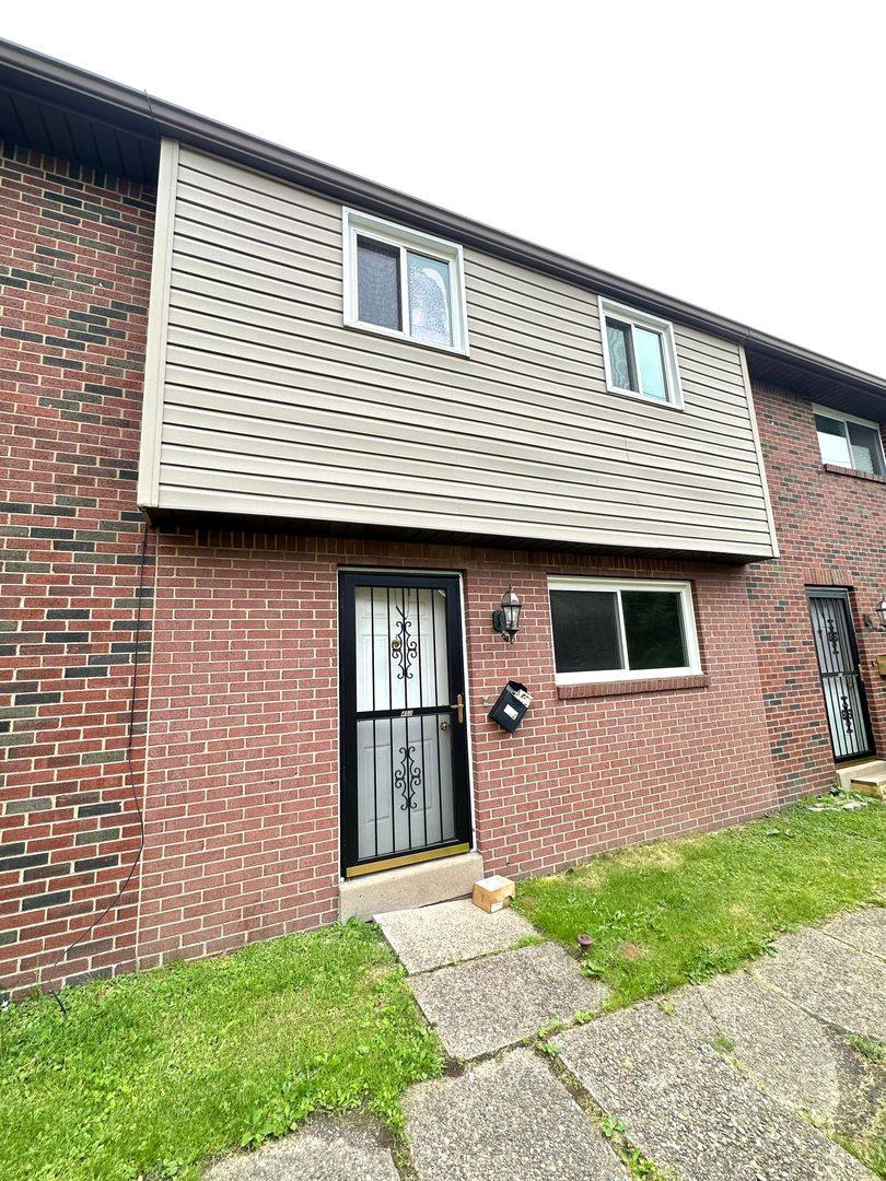 Townhouse for rent at 402 Brierly Lane, West Mifflin, PA 15122