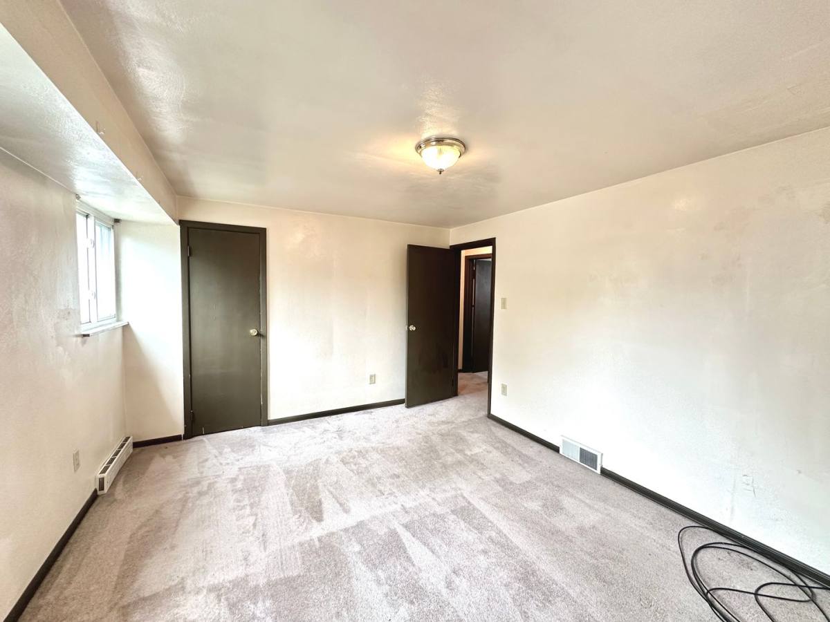 Townhouse for rent at 402 Brierly Lane, West Mifflin, PA 15122