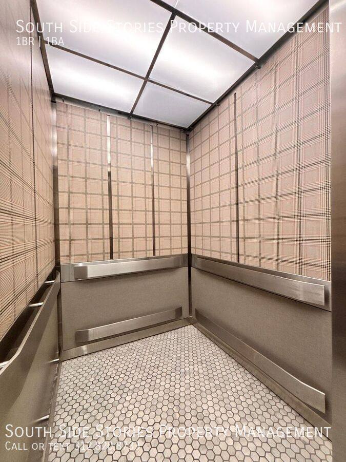 Apartment for rent at 405 E Oakwood Blvd #C2, Chicago, IL 60653