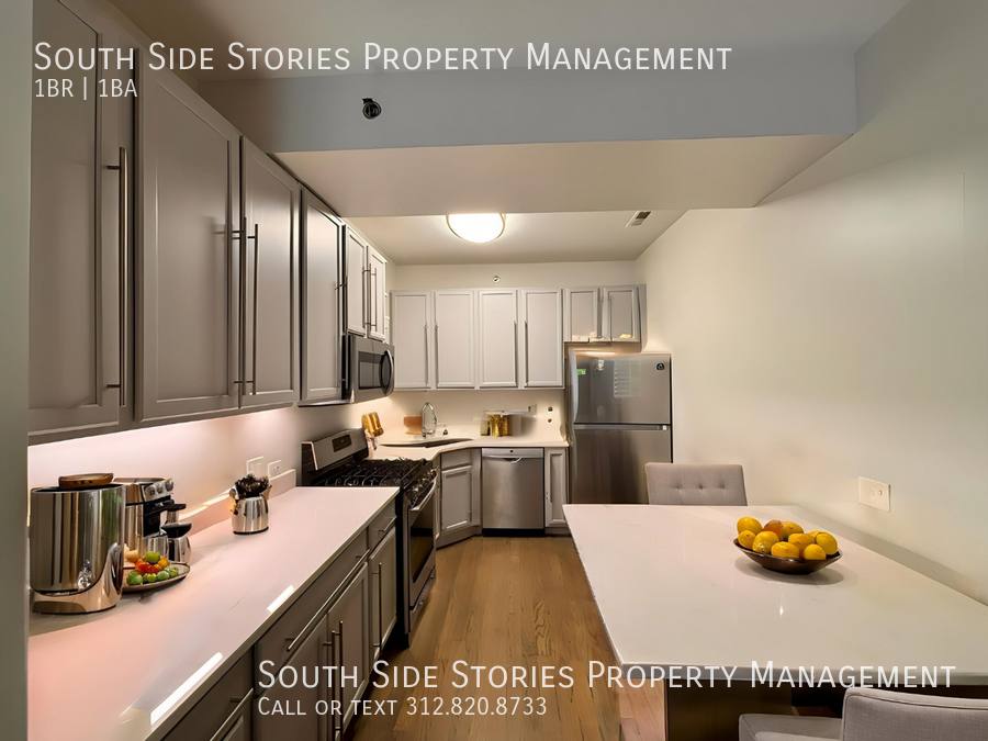 Apartment for rent at 405 E Oakwood Blvd #C2, Chicago, IL 60653