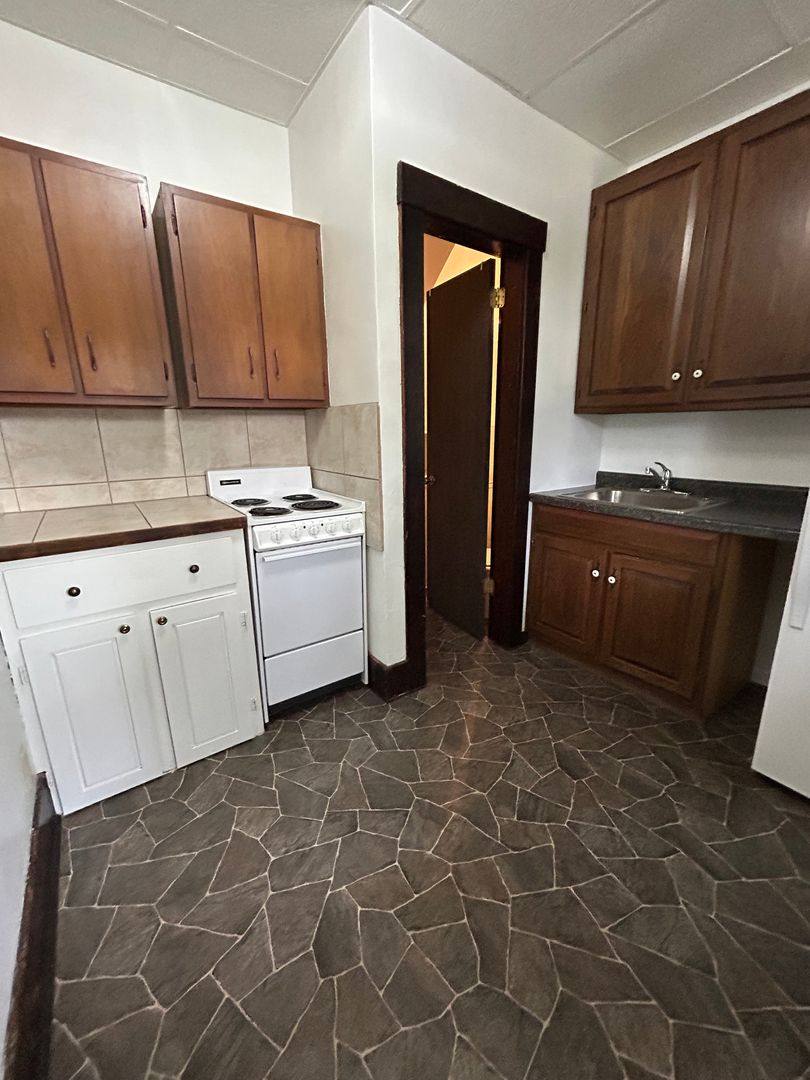 Apartment for rent at 1639 Prospect St, La Crosse, WI 54603