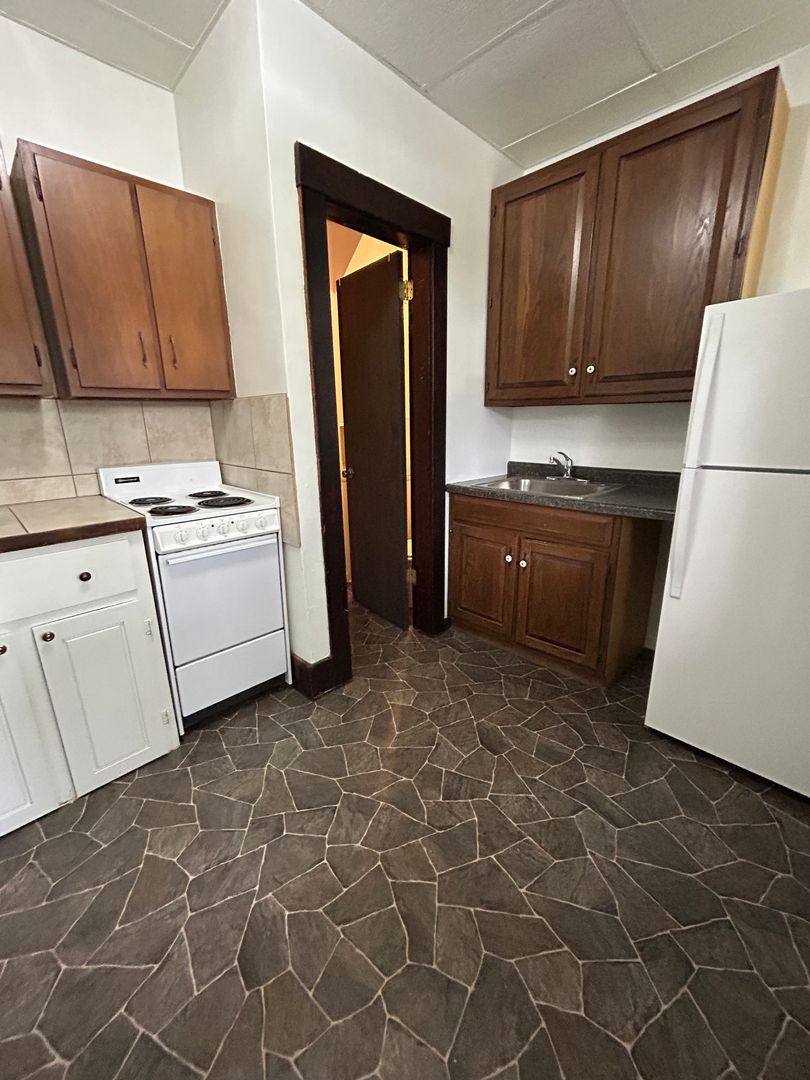 Apartment for rent at 1639 Prospect St, La Crosse, WI 54603
