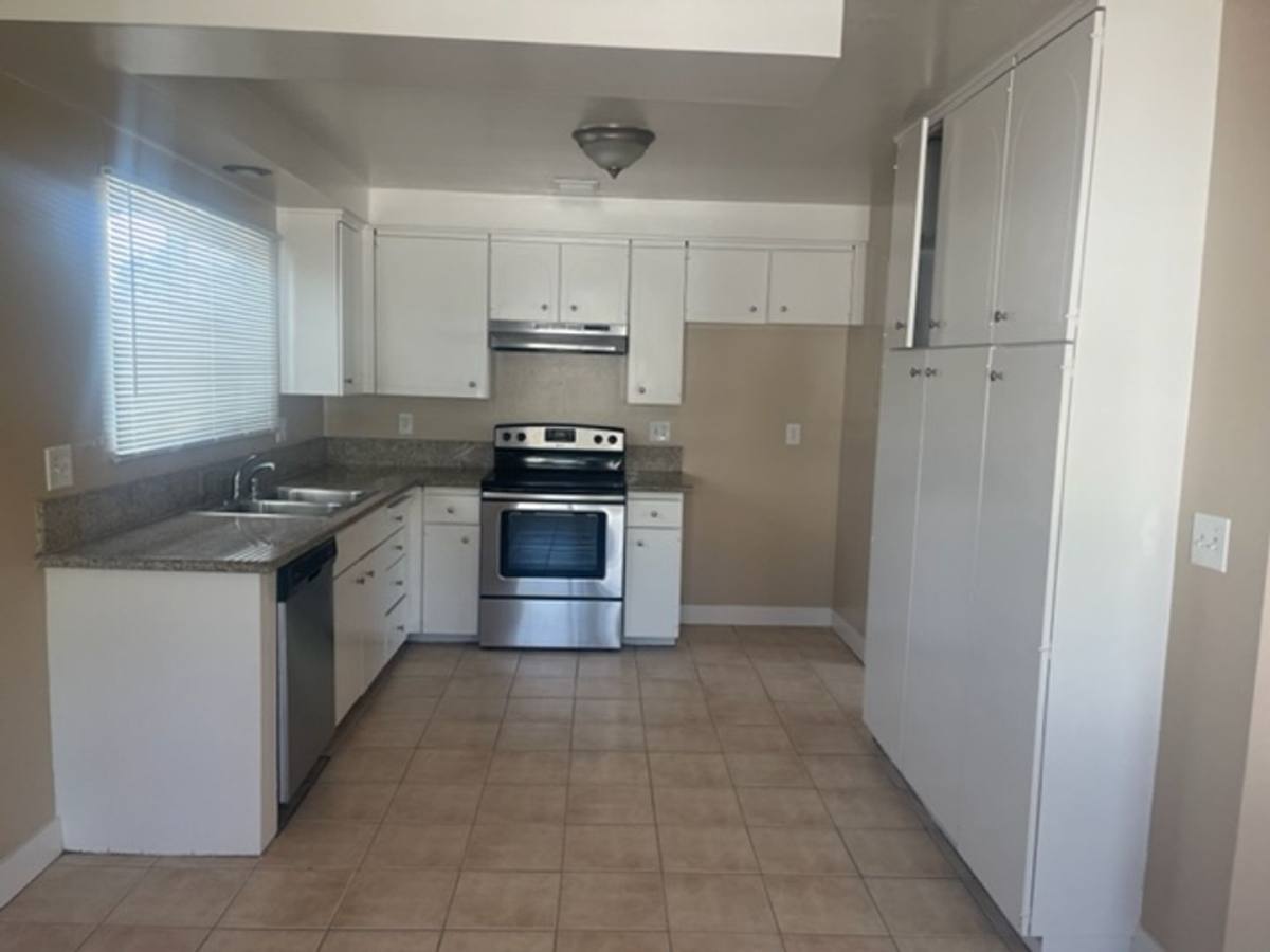 Apartment for rent at 316-326 W La Veta Ave, Orange, CA 92866