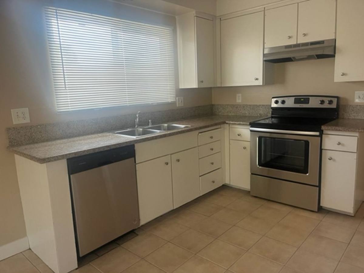 Apartment for rent at 316-326 W La Veta Ave, Orange, CA 92866