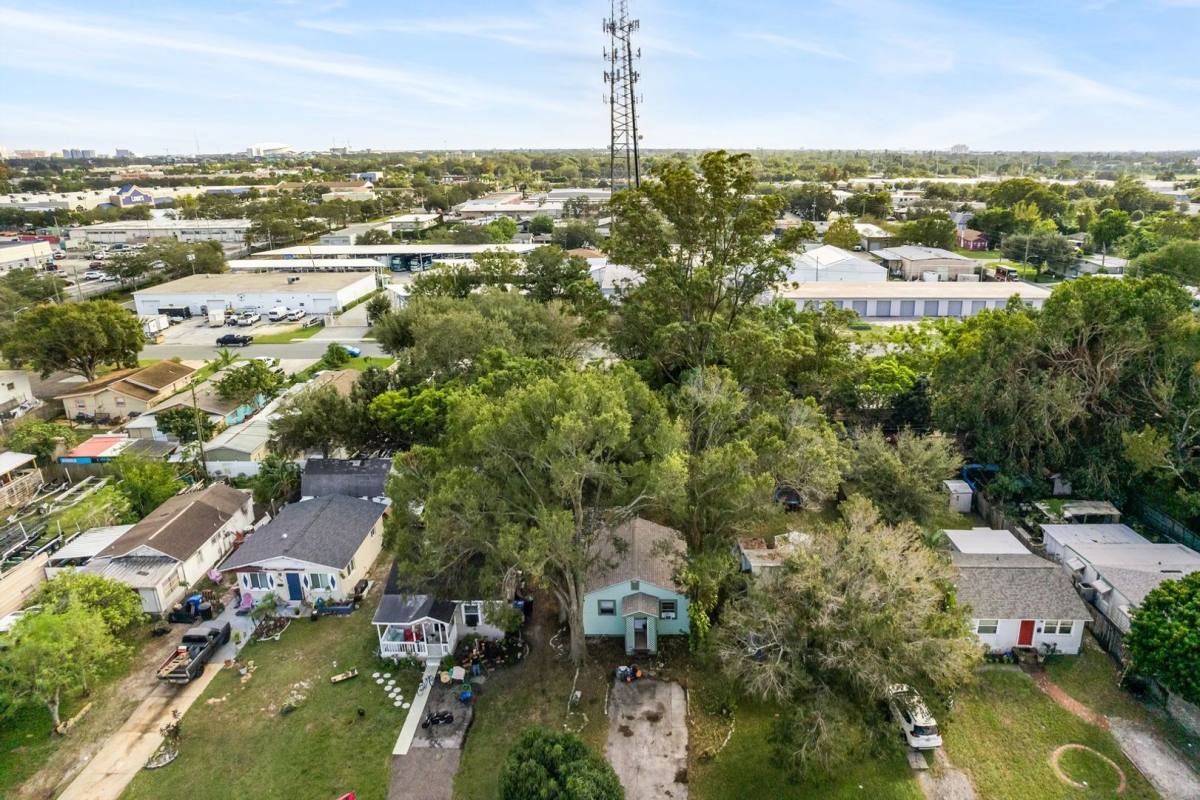 House for rent at 2552 27th Ave N, Saint Petersburg, FL 33713