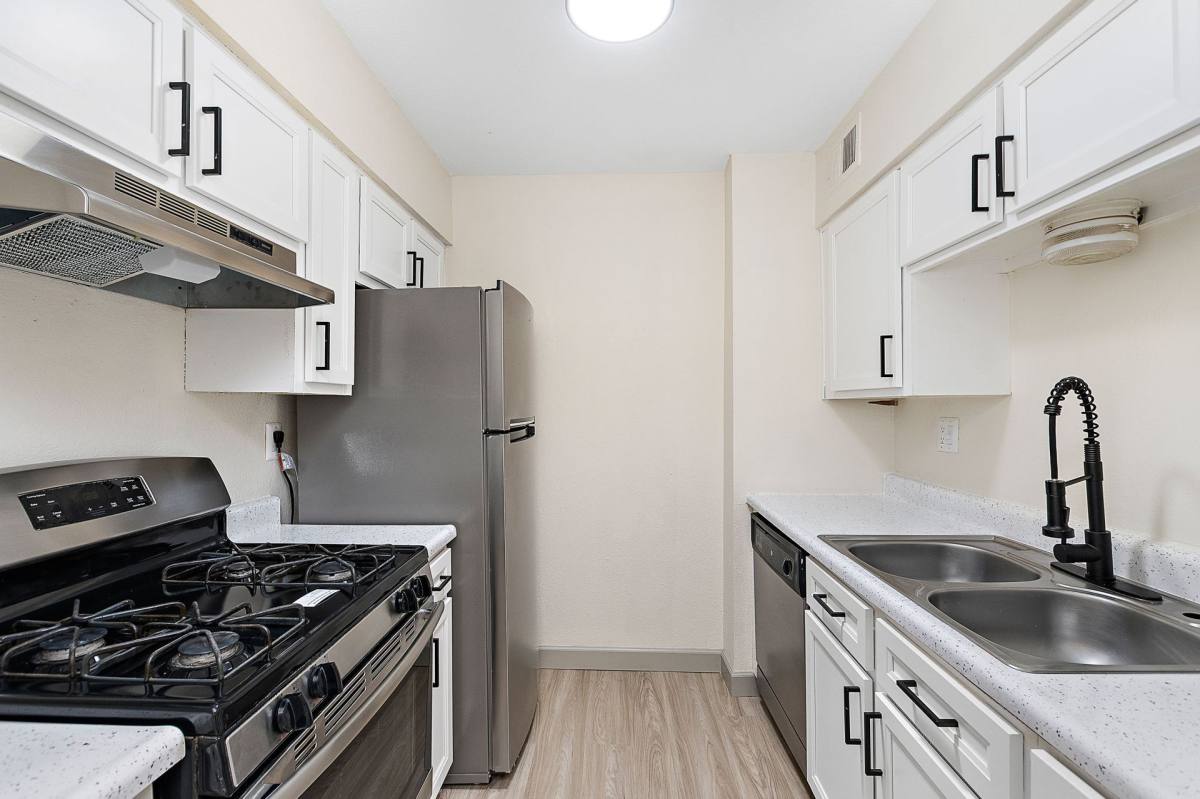Apartment for rent at 16801 E Larkspur Lane, Independence, MO 64055