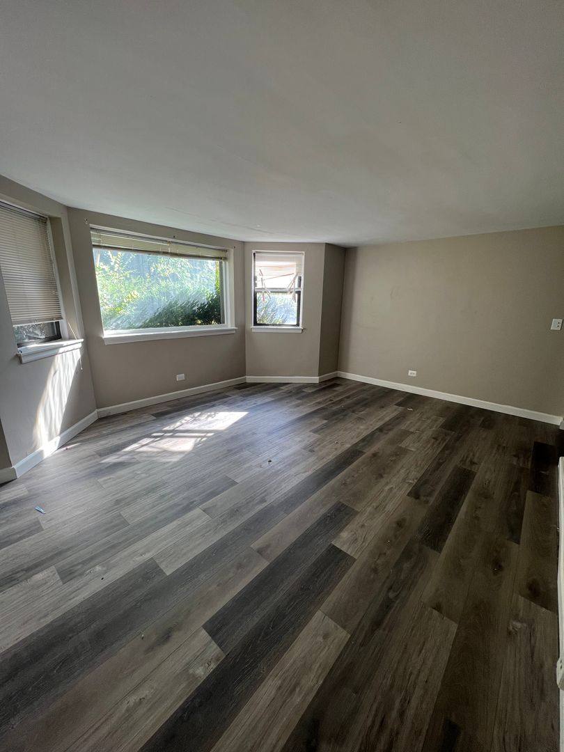 Apartment for rent at 5718 N Mozart St, Chicago, IL 60659