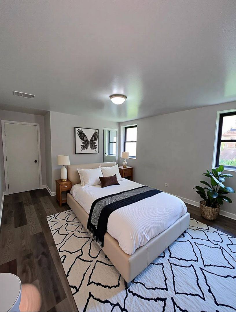 Apartment for rent at 5718 N Mozart St, Chicago, IL 60659