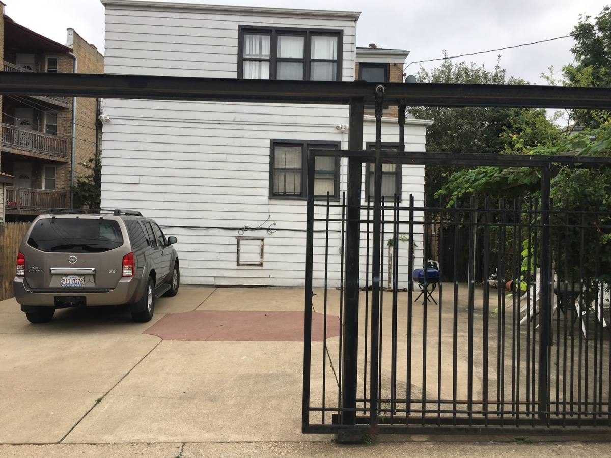 Apartment for rent at 5718 N Mozart St, Chicago, IL 60659