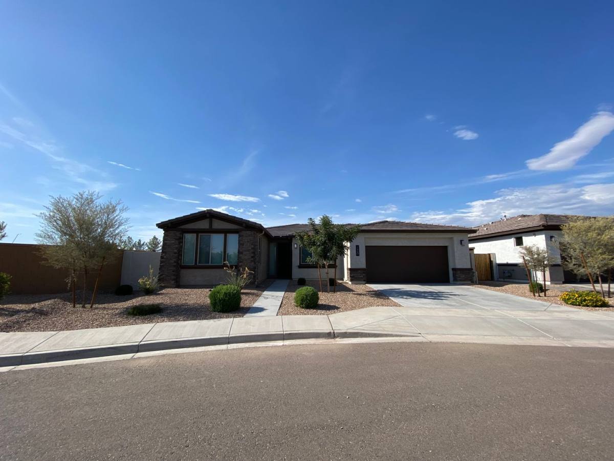 House for rent at 1560 W Avenida Del Valle, San Tan Valley, AZ 85140