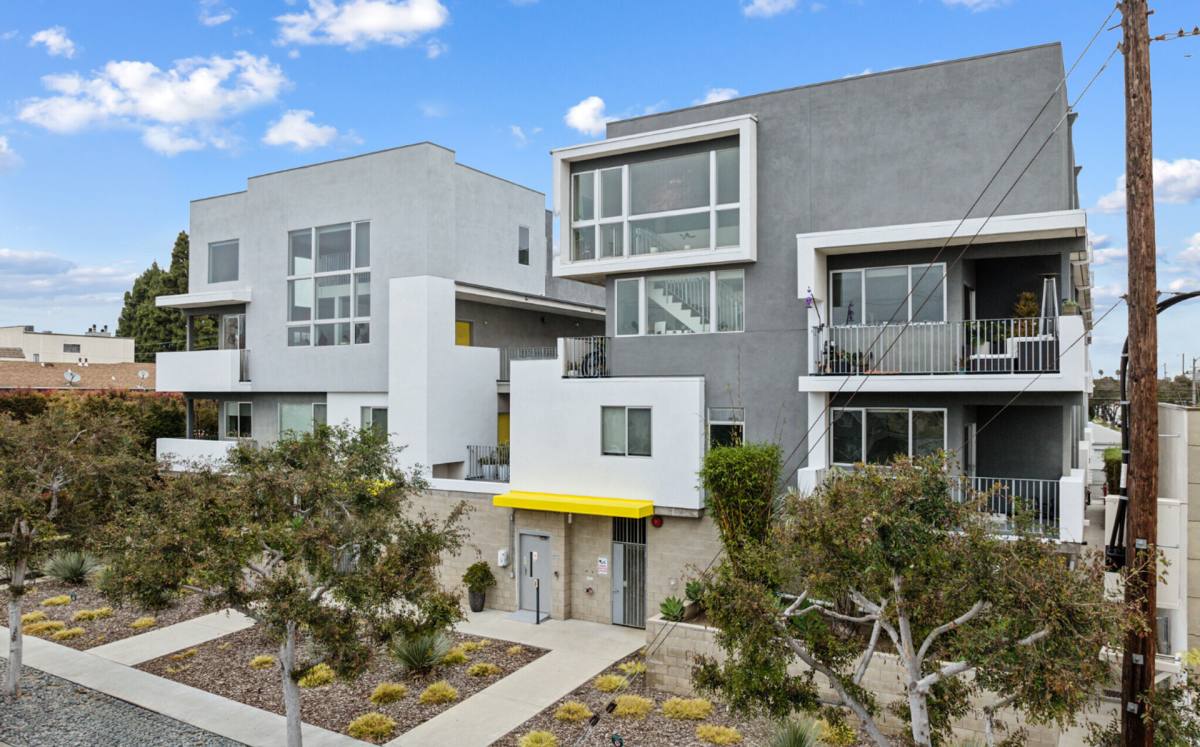 Apartment for rent at 3992 Inglewood Blvd, Los Angeles, CA 90066