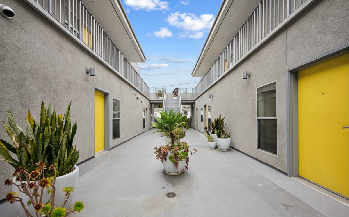 Apartment for rent at 3992 Inglewood Blvd, Los Angeles, CA 90066