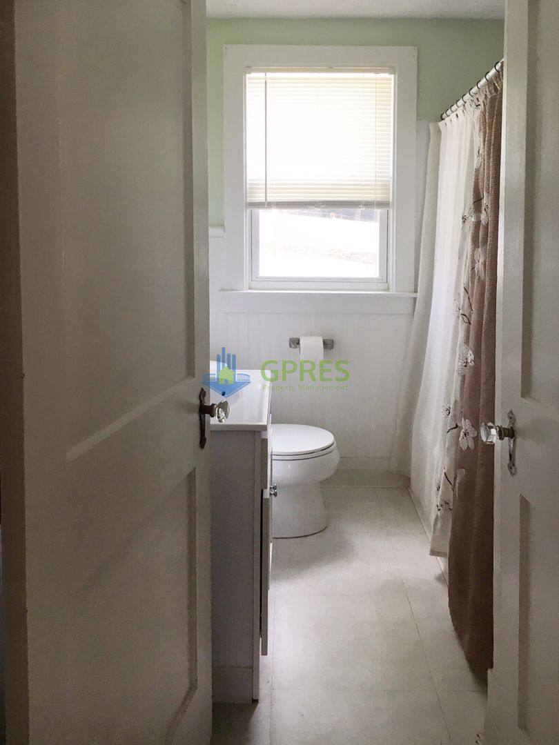 Apartment for rent at 6th St Corner Delaware Ave, Oakmont, PA 15139