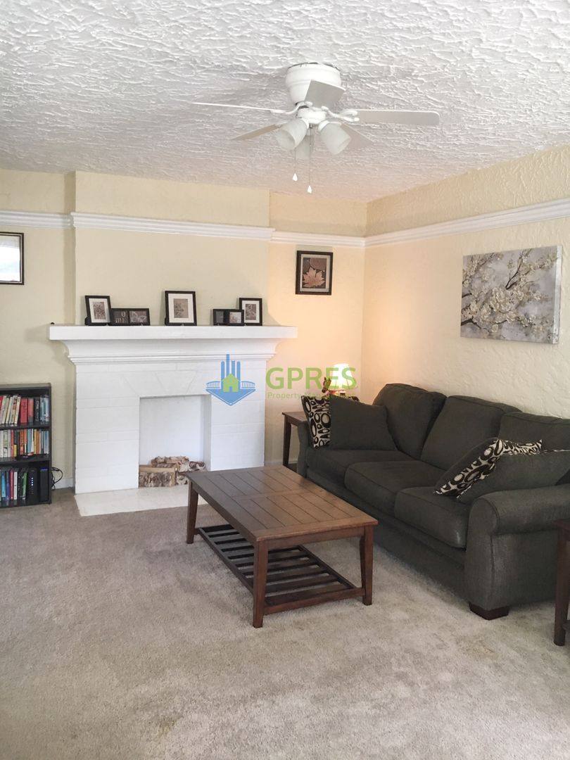 Apartment for rent at 6th St Corner Delaware Ave, Oakmont, PA 15139