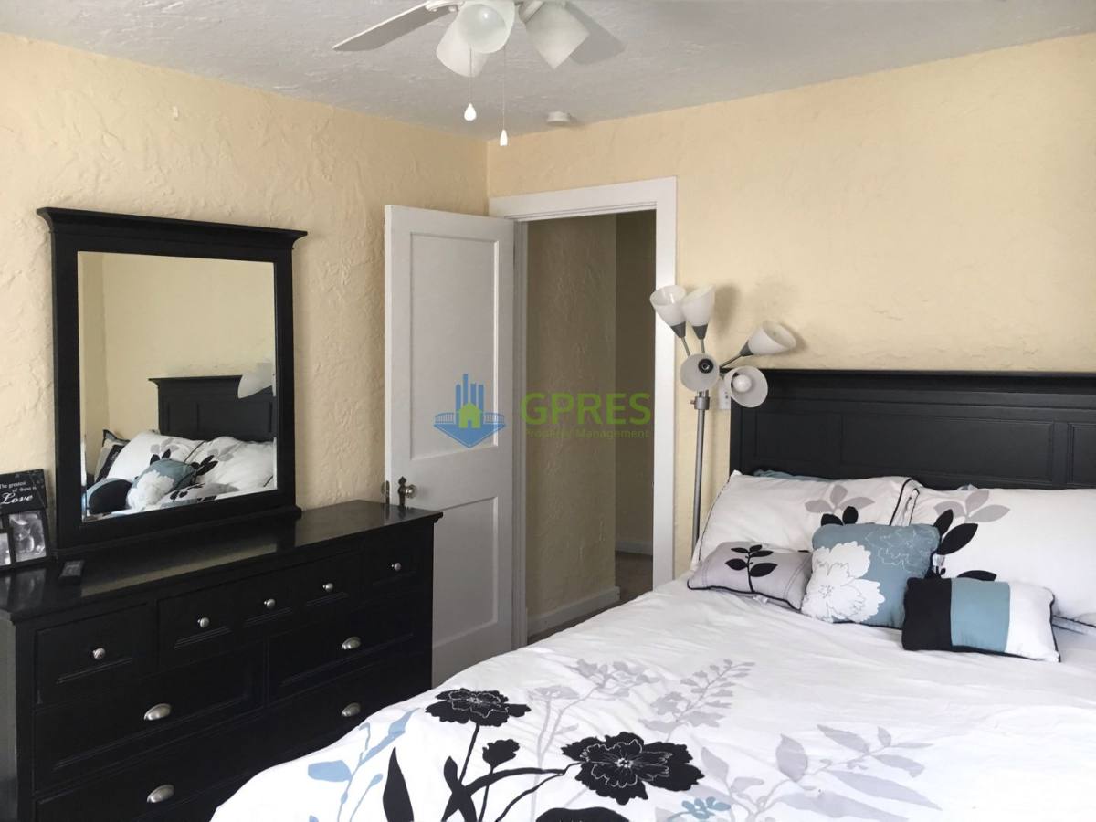 Apartment for rent at 6th St Corner Delaware Ave, Oakmont, PA 15139