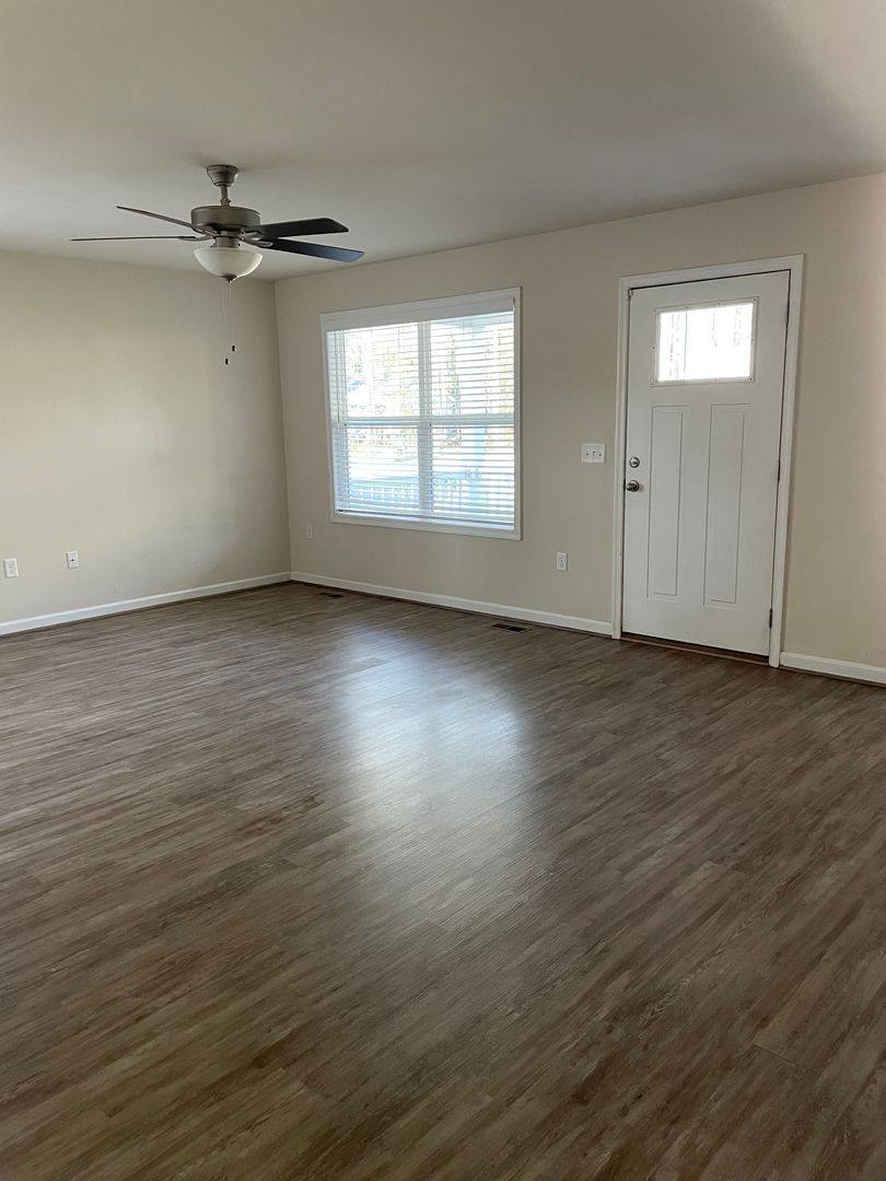 House for rent at 395 Shorewood Dr, Colonial Beach, VA 22443