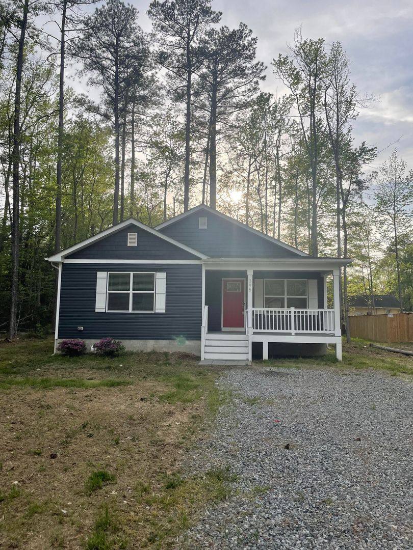 House for rent at 395 Shorewood Dr, Colonial Beach, VA 22443
