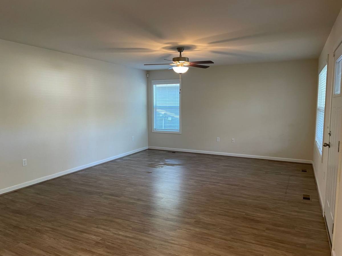 House for rent at 395 Shorewood Dr, Colonial Beach, VA 22443