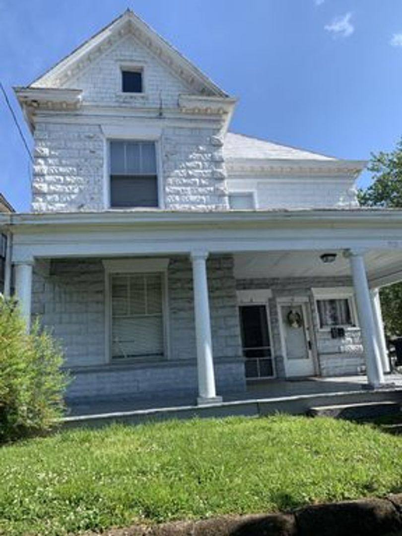 Apartment for rent at 715 Marshall Ave, Roanoke, VA 24016