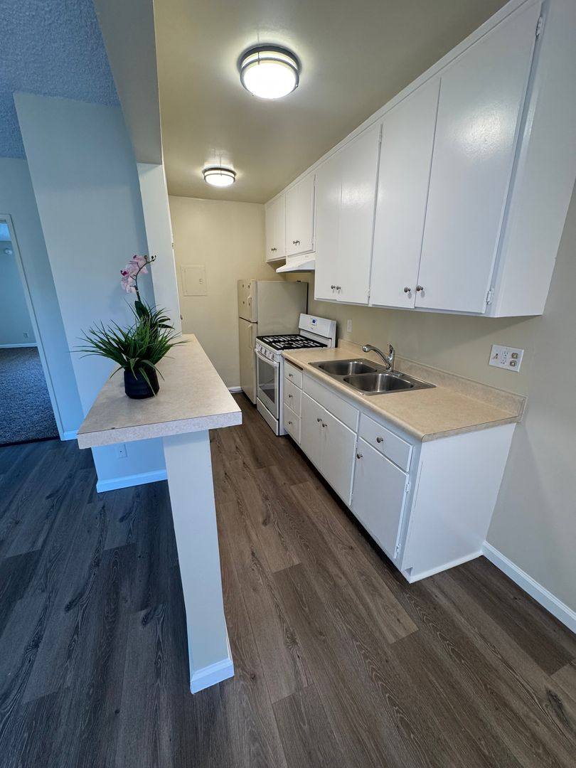 Apartment for rent at 18530 Prairie St, Northridge, CA 91324