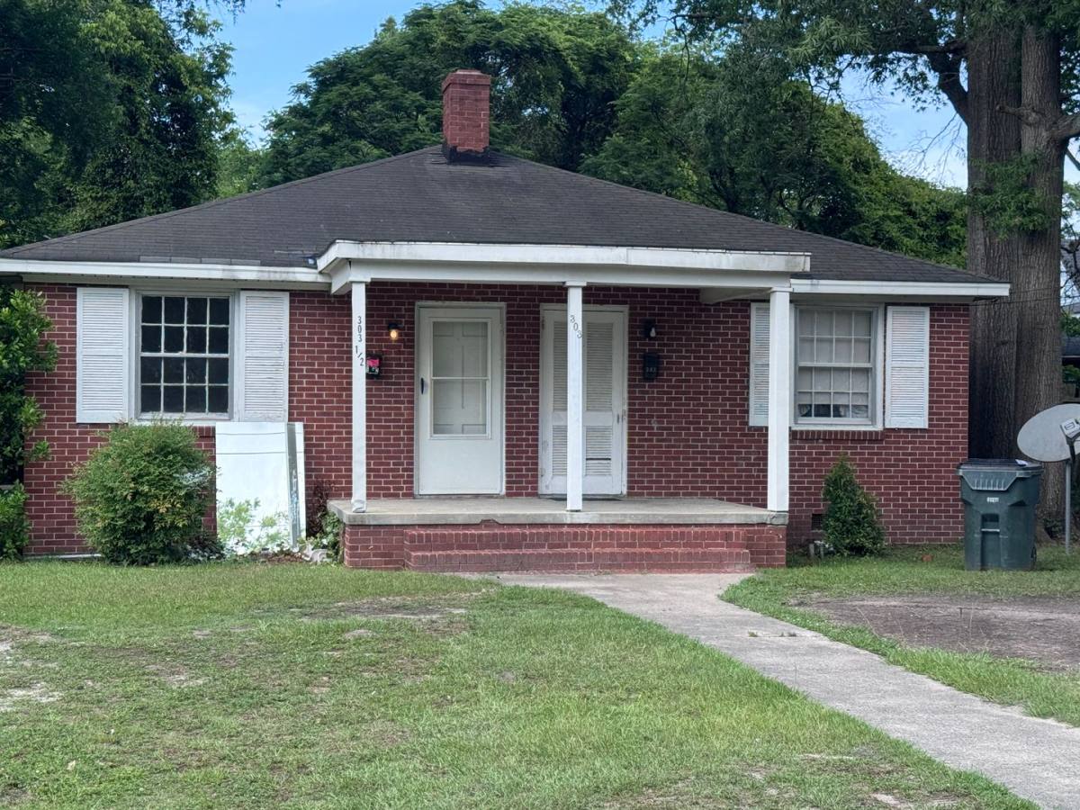 House for rent at 303 1 2 W Washington Ave, Kinston, NC 28501