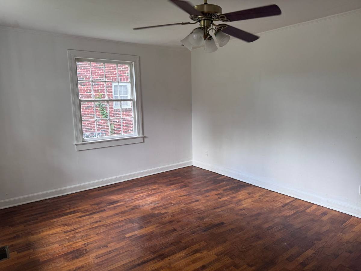 House for rent at 303 1 2 W Washington Ave, Kinston, NC 28501