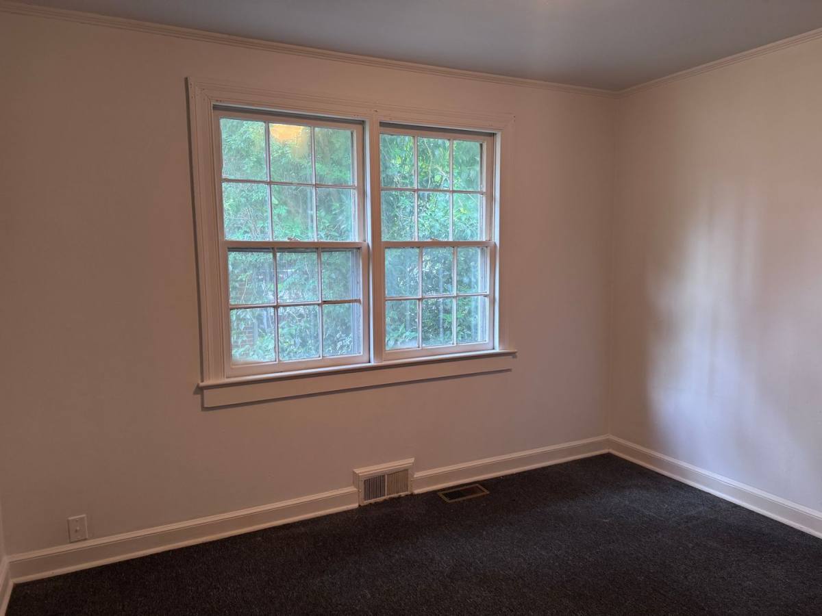House for rent at 303 1 2 W Washington Ave, Kinston, NC 28501