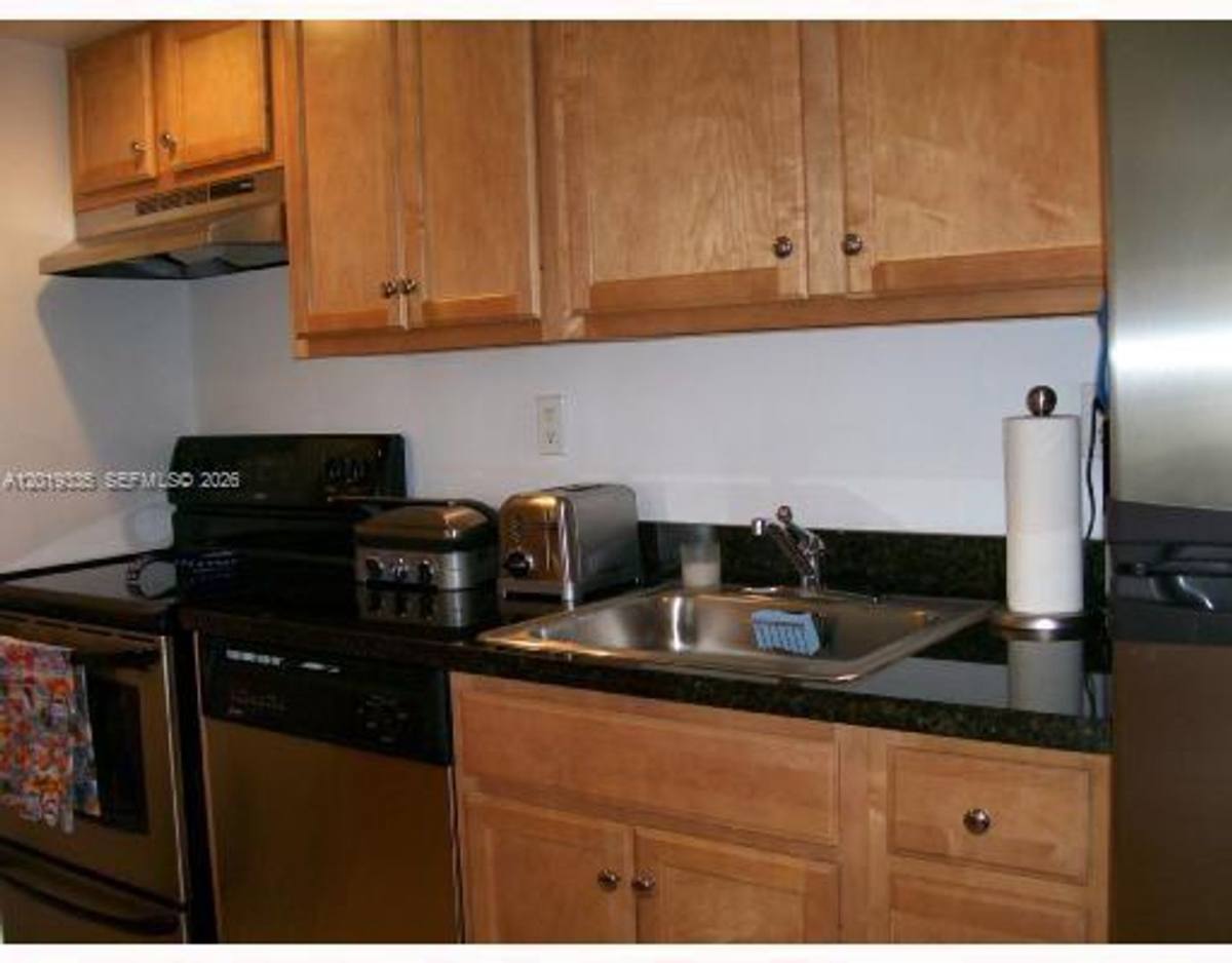 Apartment for rent at 290 Sunrise Dr, Key Biscayne, FL 33149