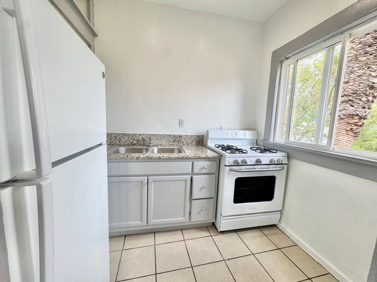 Apartment for rent at 936 Albany St, Los Angeles, CA 90015