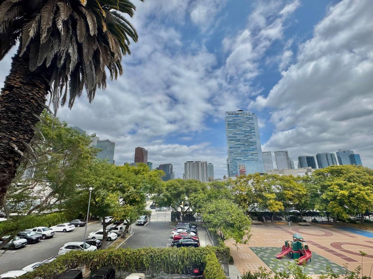 Apartment for rent at 936 Albany St, Los Angeles, CA 90015