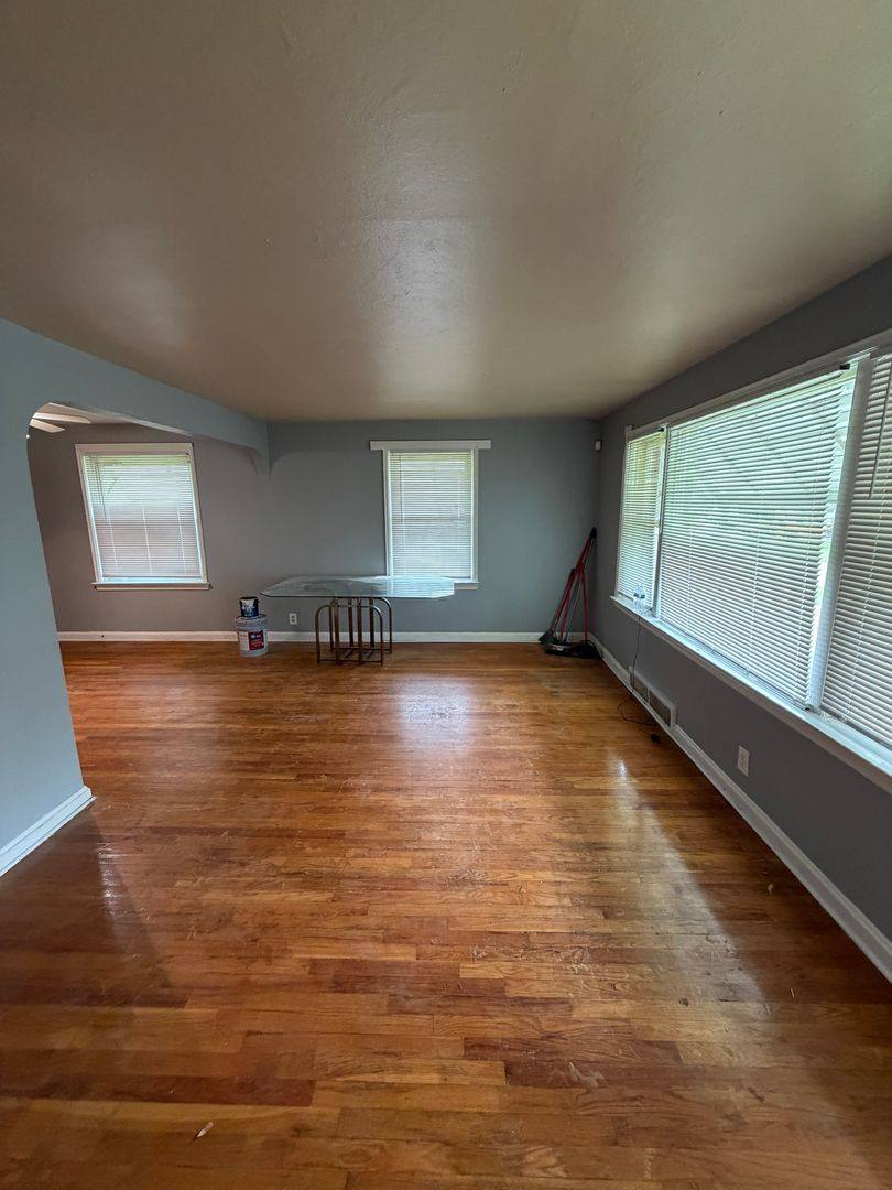 House for rent at 1927 Stillwater Dr, Saint Louis, MO 63114